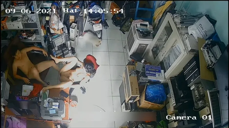 Bà xã chồng xxx nhau trong của hàng máy tính